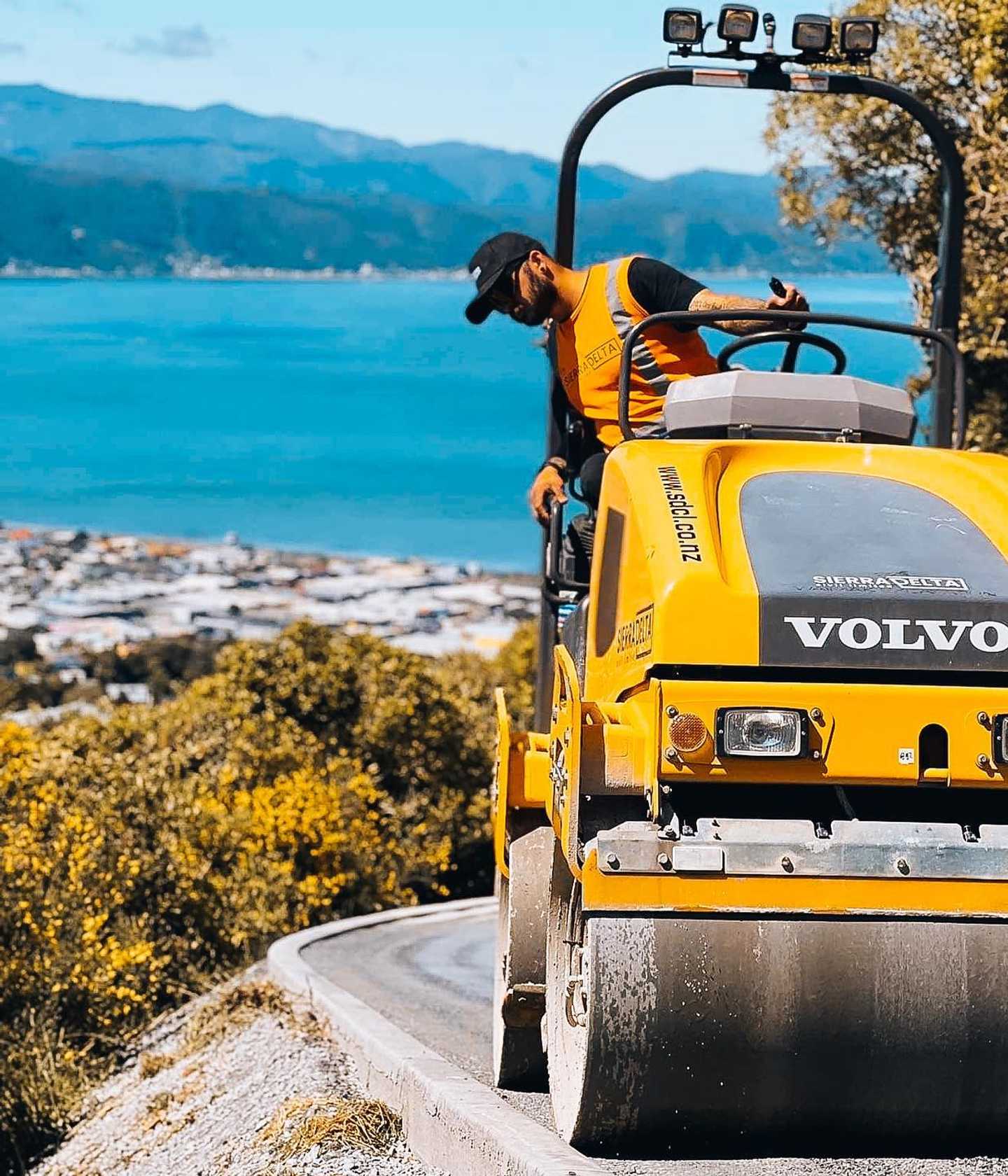 Sierra Delta crew excavating and widening a driveway in Maungaraki.